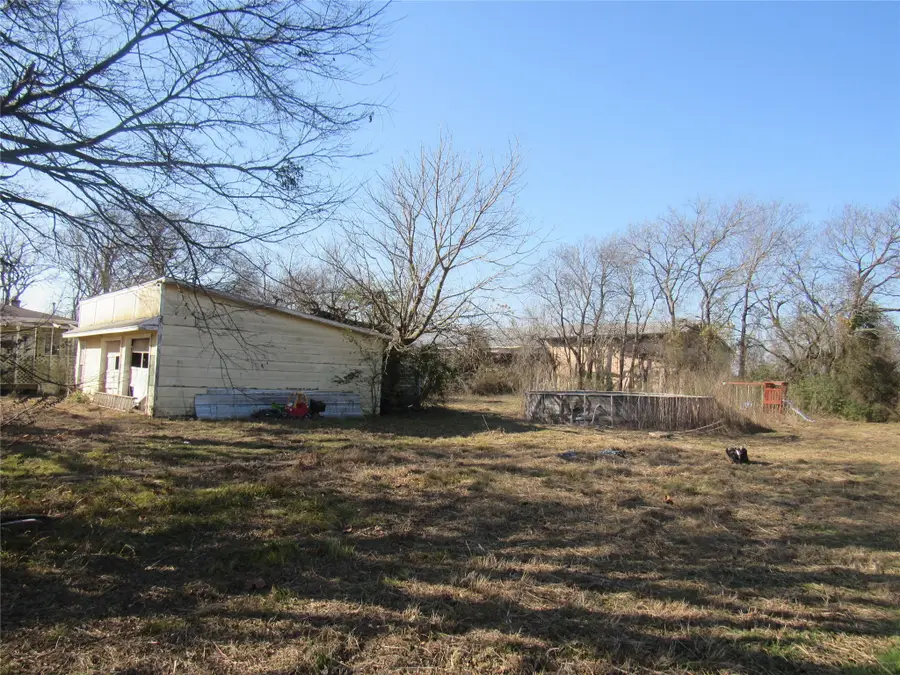 212 S Wilson Street, Bells, TX 75414 - Image #2