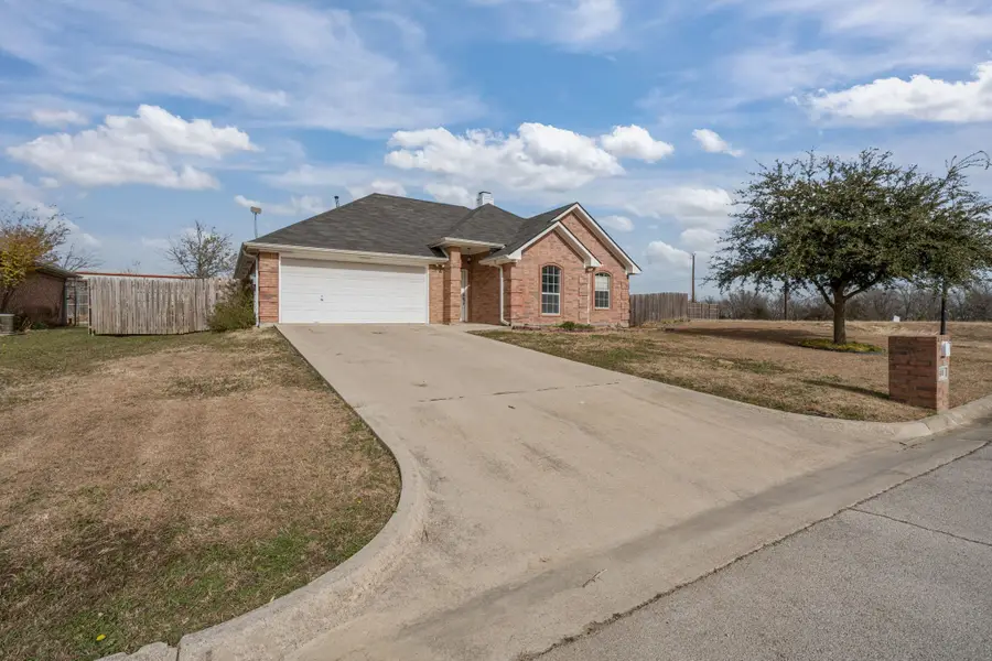 400 Madison Place, Ponder, TX 76259 - Image #2