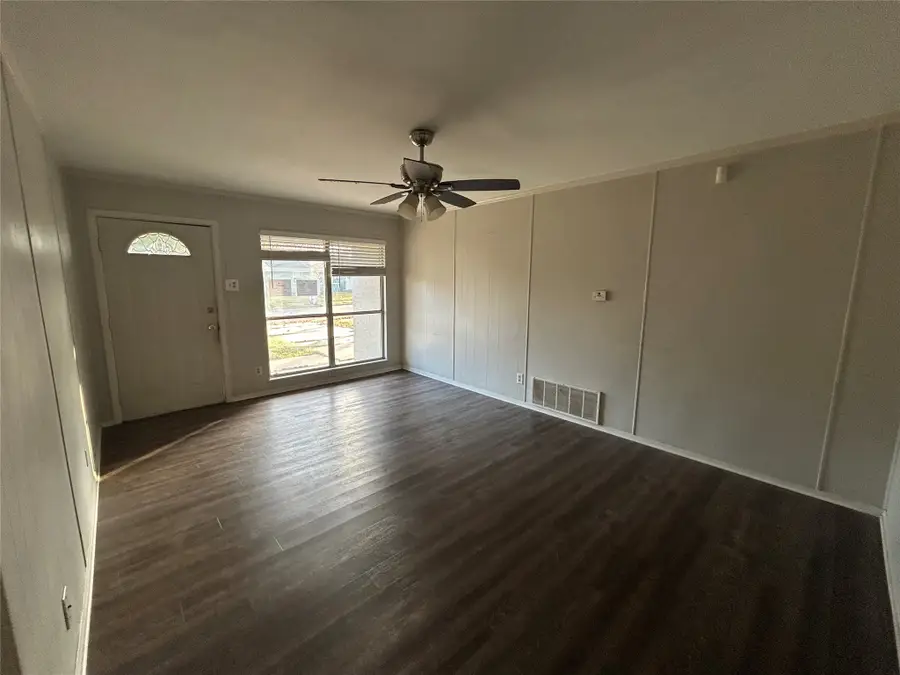 3301 Cloverleaf Drive, Waco, TX 76706 - Image #2