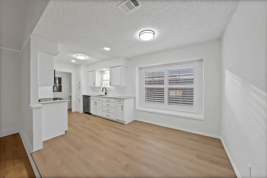 825 Meadowdale Road, Arlington, TX 76017 - Image #3