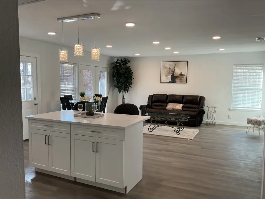 2105 Proctor Drive, Grand Prairie, TX 75051 - Image #2