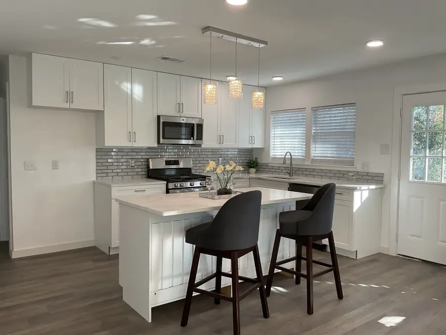 2105 Proctor Drive, Grand Prairie, TX 75051 - Image #3