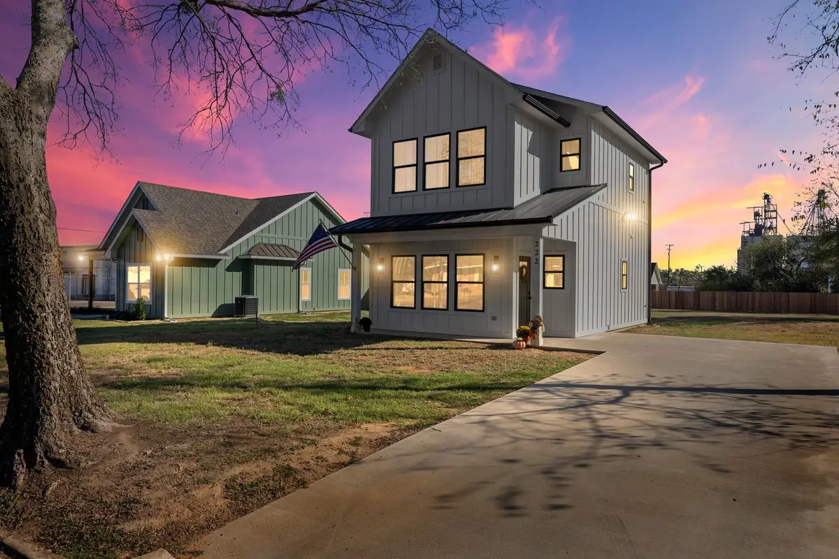 222 E Middle Street, Sulphur Springs, TX 75482 - #1