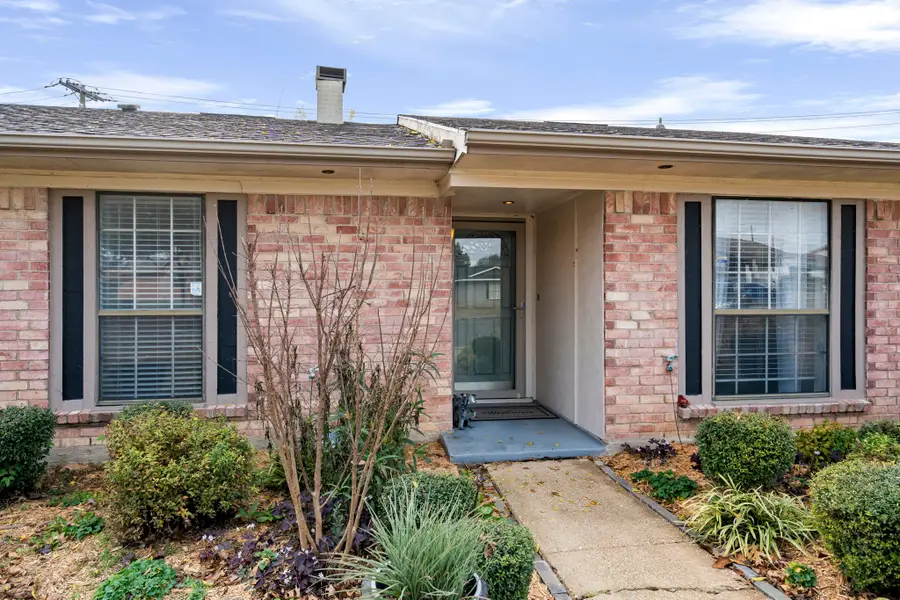 2706 Meadow Bluff Lane, Dallas, TX 75237 - Image #3