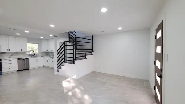 2410 E Bayshore Drive, Dickinson, TX 77539