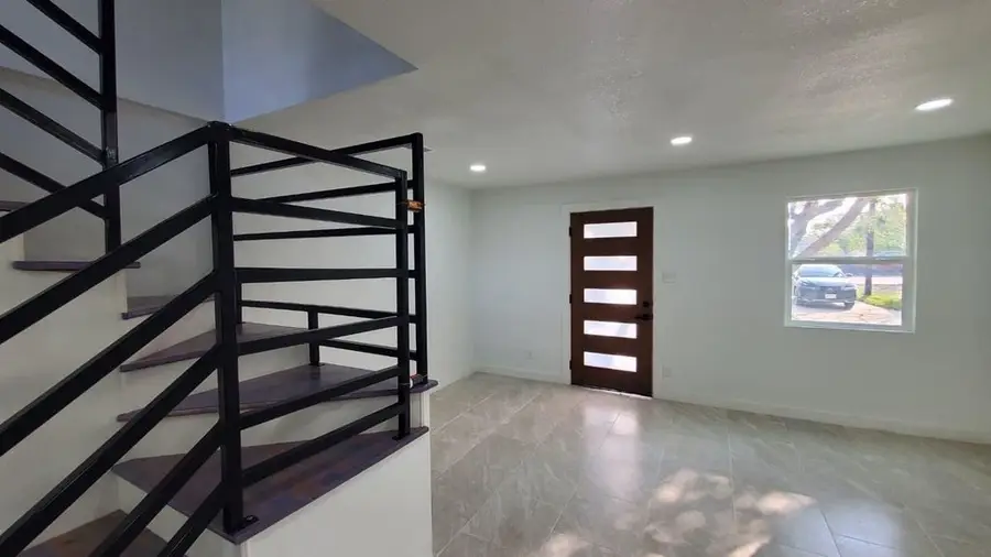 2410 E Bayshore Drive, Dickinson, TX 77539 - Image #2