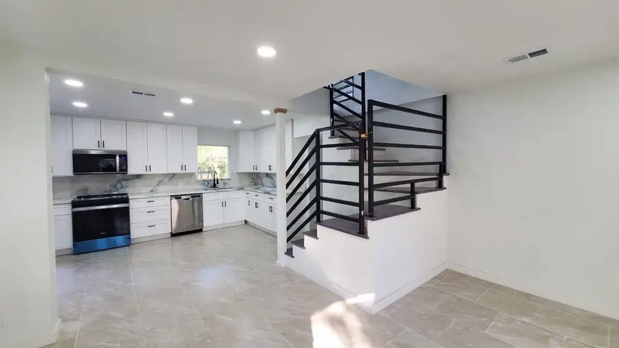 2410 E Bayshore Drive, Dickinson, TX 77539 - Image #3