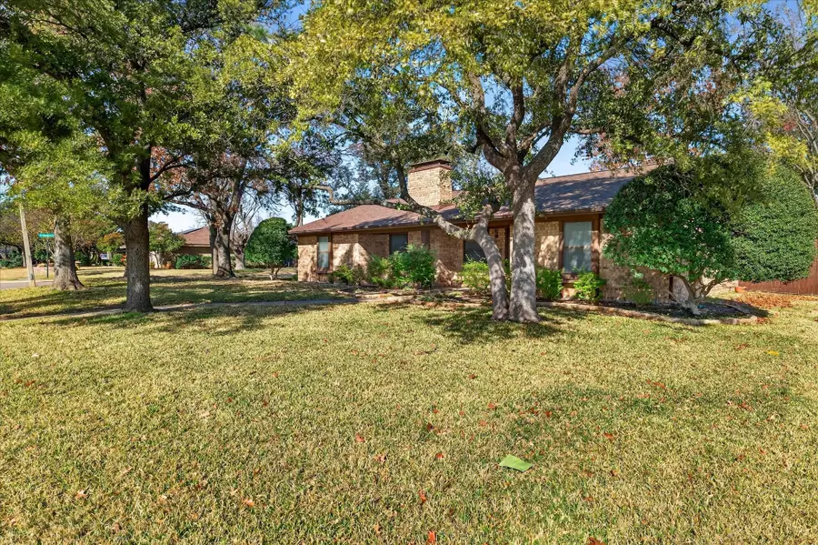137 Creek Courts Drive, Trophy Club, TX 76262 - Image #3