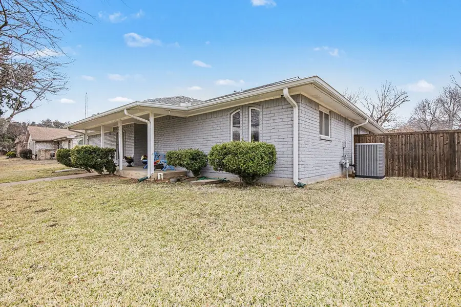 2421 Parkwood Drive, Grand Prairie, TX 75050 - Image #3