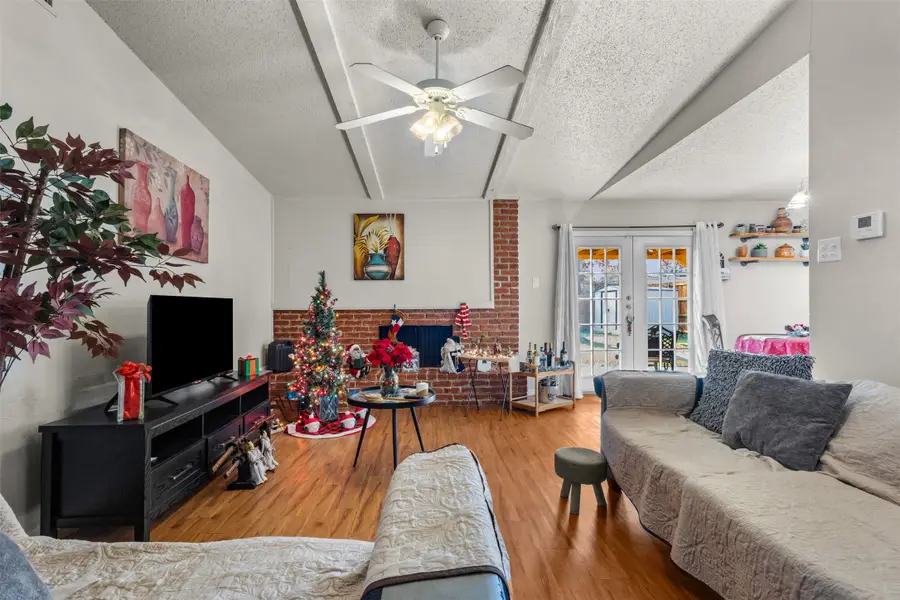 224 E Grubb Drive, Mesquite, TX 75149 - Image #2