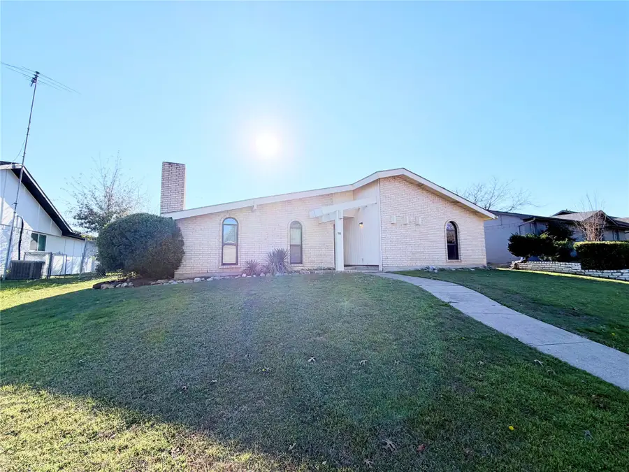 1380 Cherry Hill Lane, Lewisville, TX 75067 - Image #2