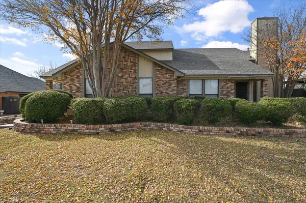 5202-5204 Yucca Drive, Arlington, TX 76017