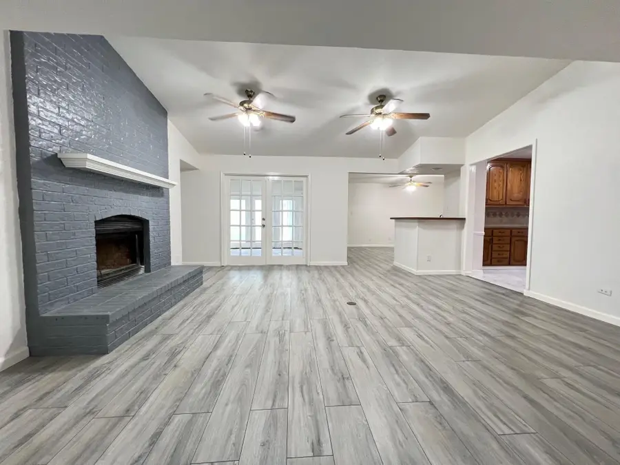 509 Chestnut Drive, Grand Prairie, TX 75052 - Image #3