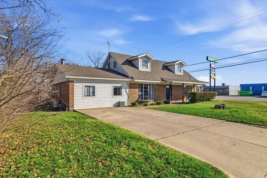 837 S Hampshire Street, Saginaw, TX 76179 - Image #2