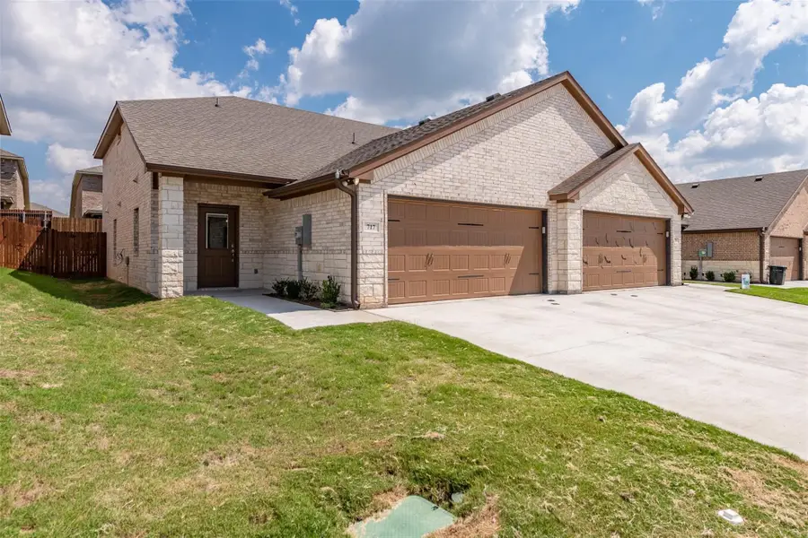 720 Rolling Terrace Circle, Granbury, TX 76049 - #2