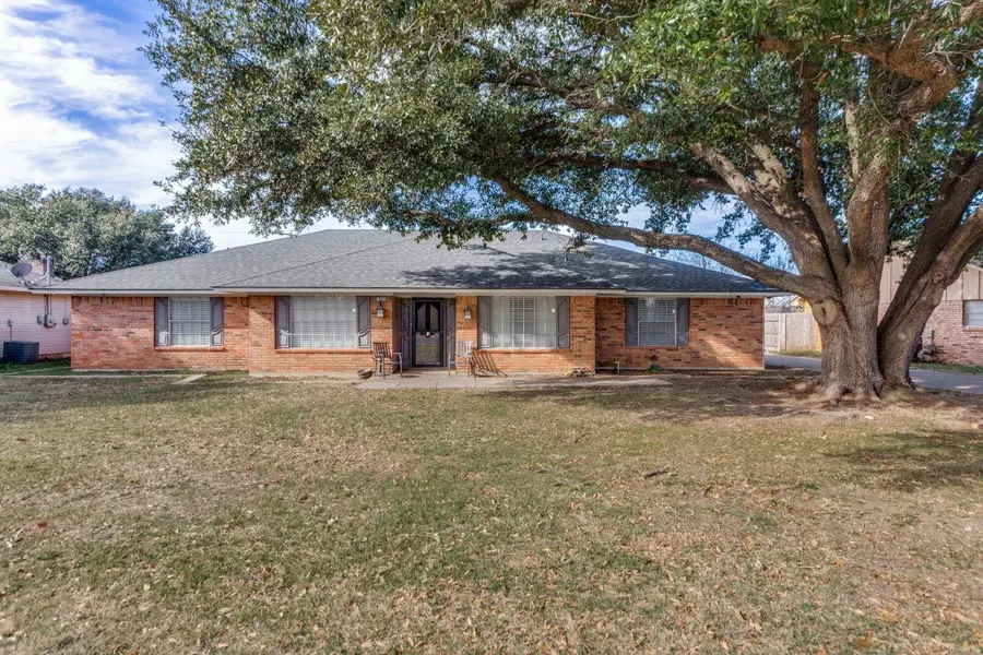 413 N Trail Street, Crowley, TX 76036 - Image #2