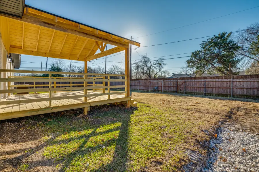 3072 Mark Twain Drive, Farmers Branch, TX 75234 - Image #3