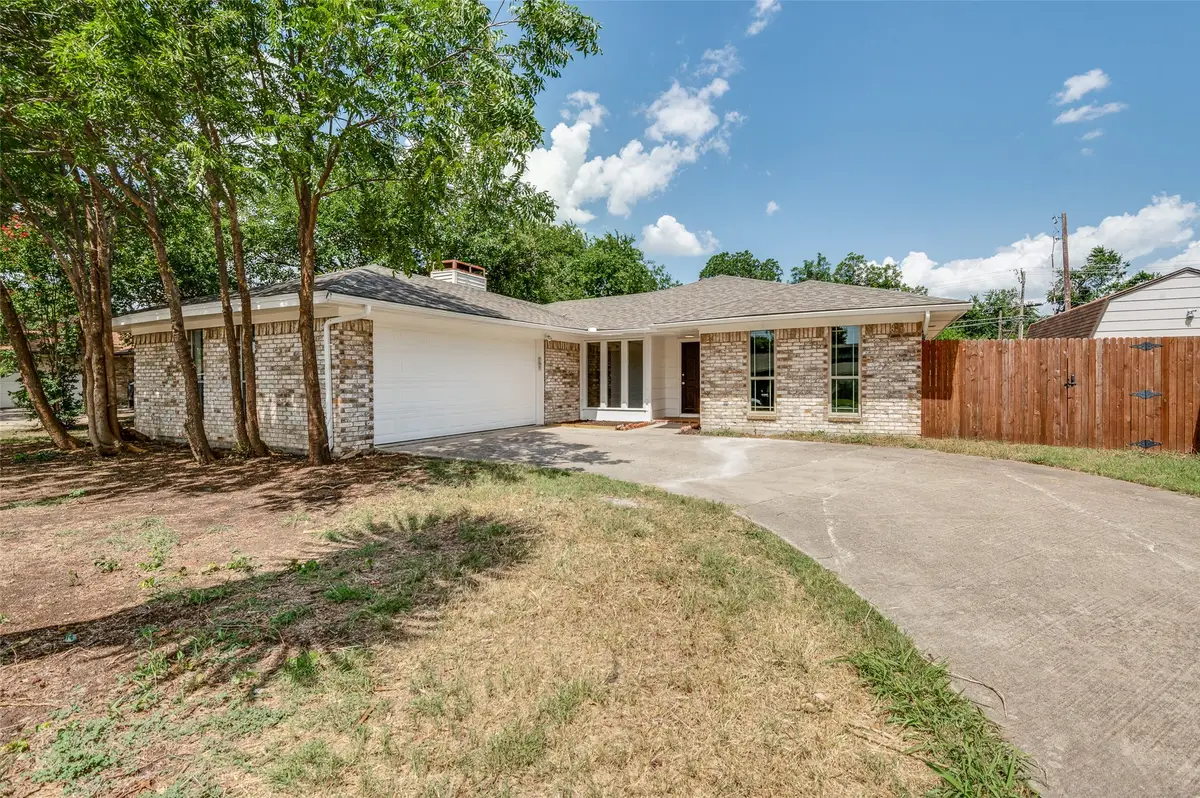 1902 Pat Ln, Carrollton, TX 75006 - Image #1