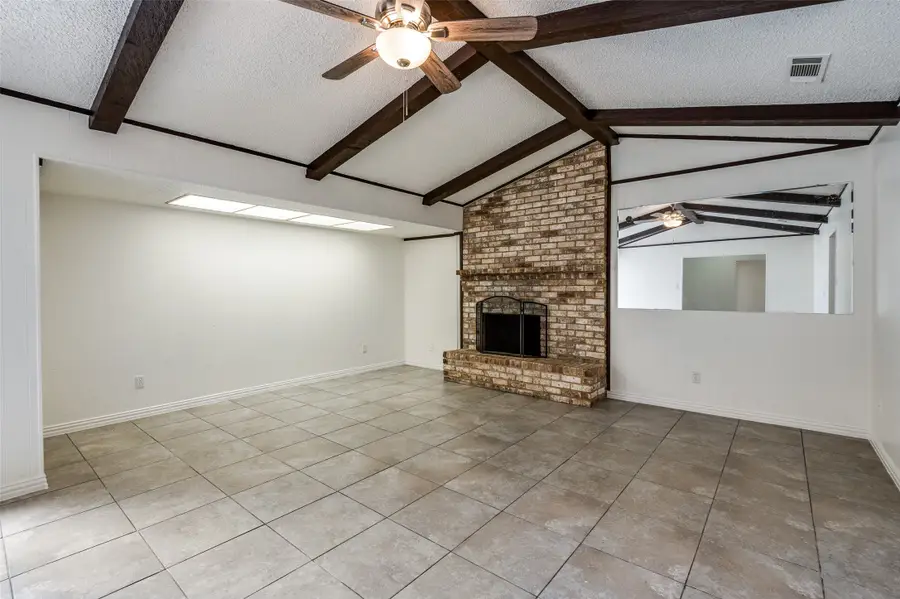 1902 Pat Ln, Carrollton, TX 75006 - Image #2