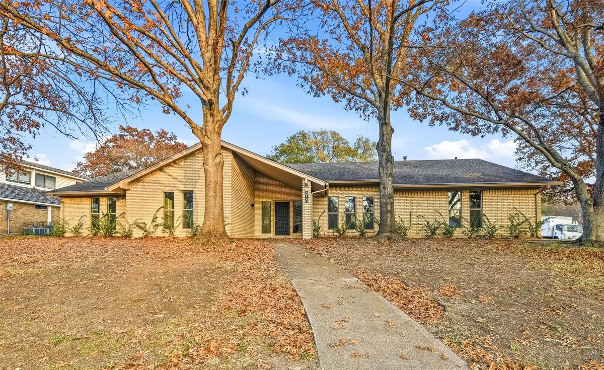 618 Green Hills Court, Duncanville, TX 75137 - Image #1