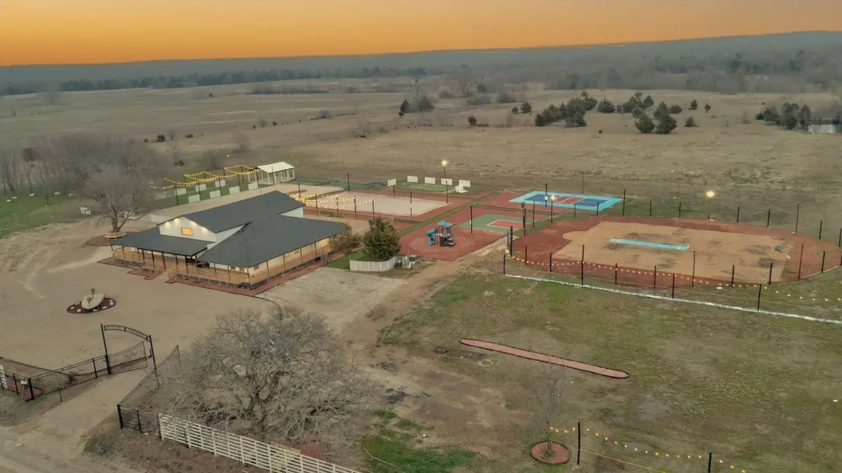 550 County Road 297, Gainesville, TX 76240 - Image #1