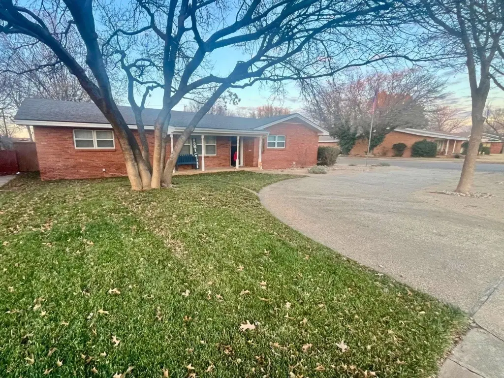 1217 E Warren Street, Brownfield, TX 79316 - Image #1