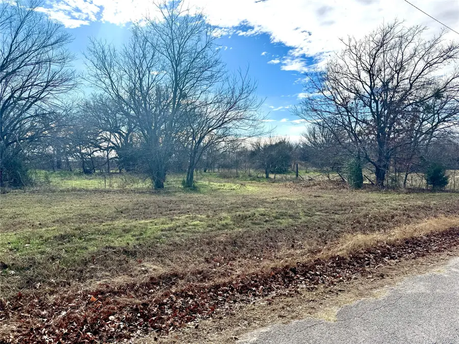 108 N Agnew Street, Boyd, TX 76023 - Image #2