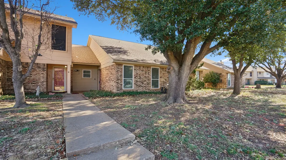 25 Gittiban Place, Pantego, TX 76013 - Image #1