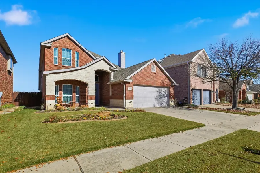 411 Fountain Side Drive, Euless, TX 76039 - Image #2