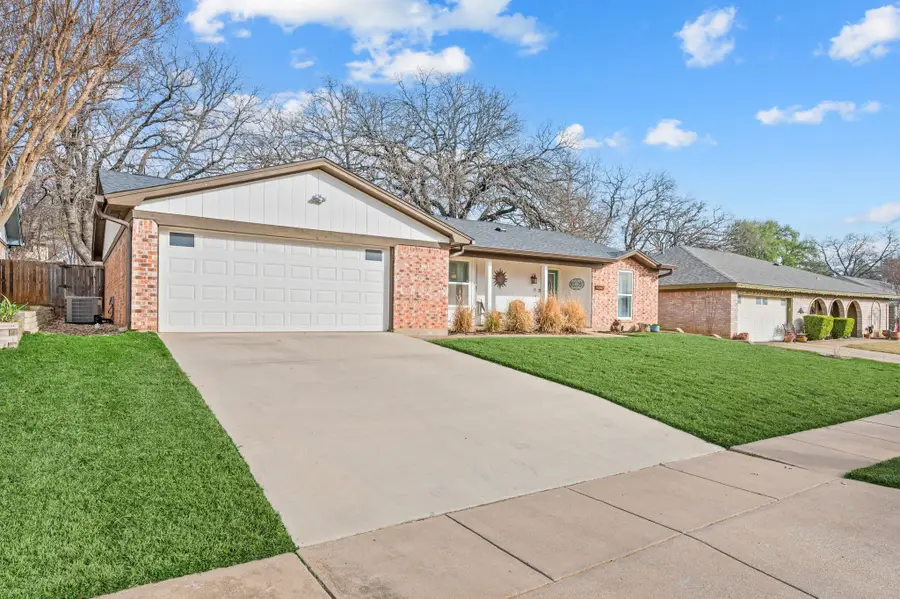 3124 Spring Lake Drive, Bedford, TX 76021 - Image #2