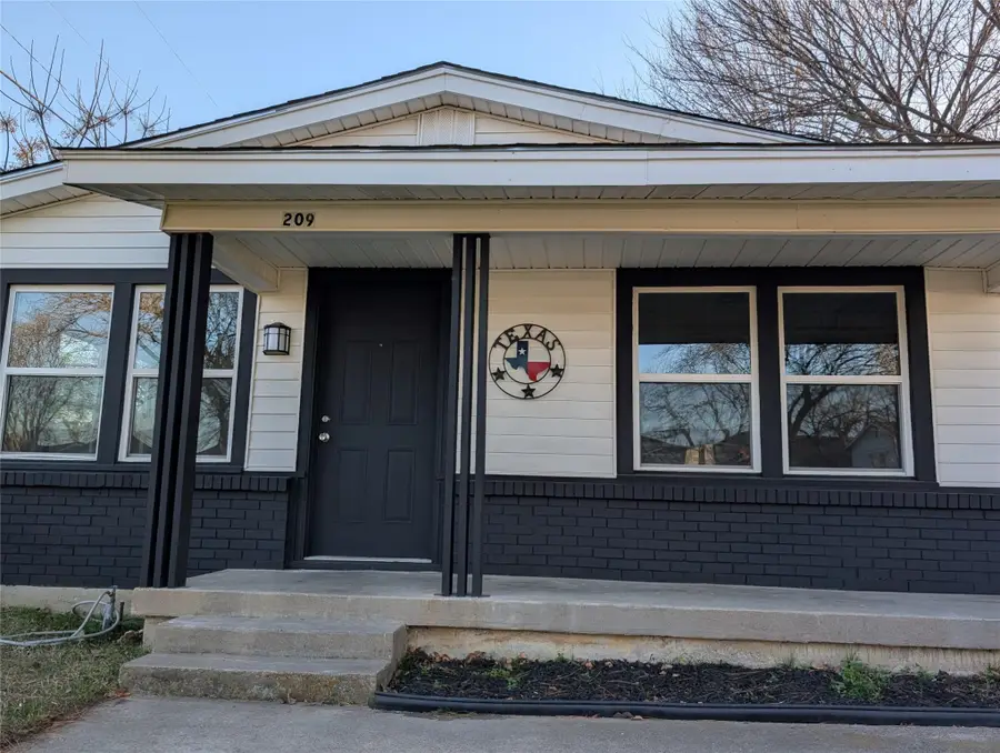 209 Cedar Street, Hurst, TX 76053 - Image #2