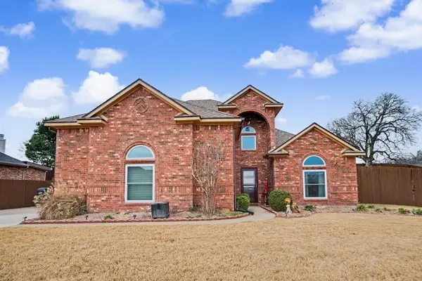 400 Winterwood Drive, Kennedale, TX 76060