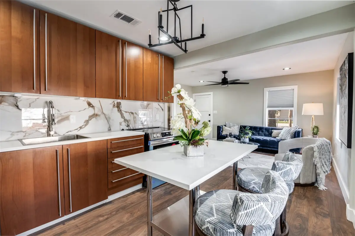 826 W Laramie Lane, Dallas, TX 75217 - Image #1