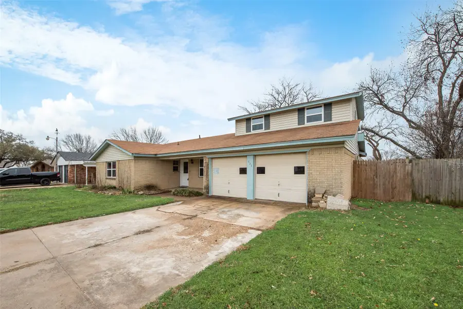 725 Meadowlark Circle, Crowley, TX 76036 - Image #2