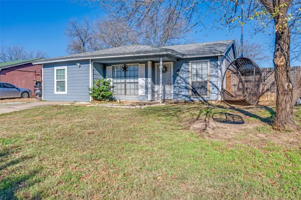 7021 Newberry Court E, Fort Worth, TX 76120