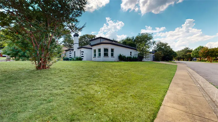 1718 Beaver Creek Circle, Duncanville, TX 75137 - #2