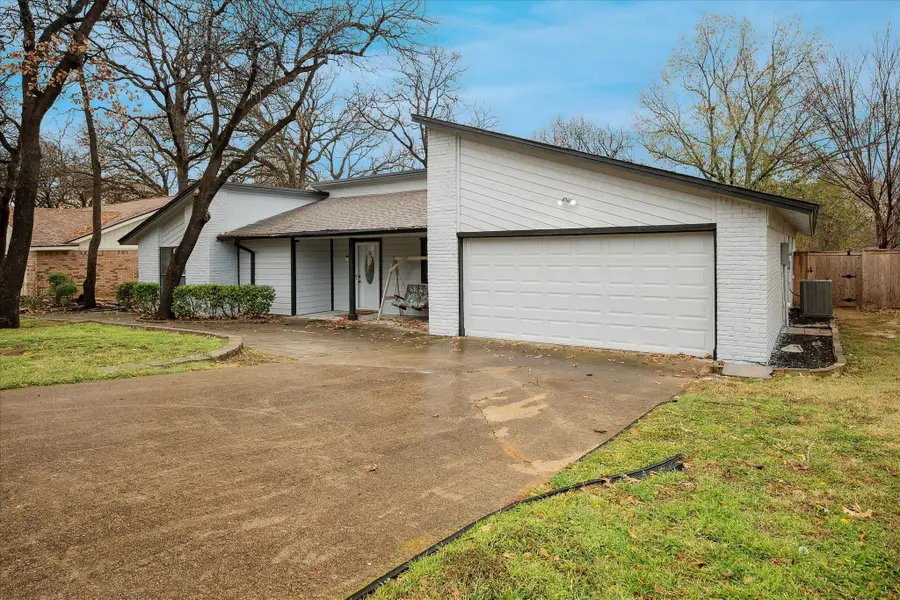 2829 Southridge Drive, Grapevine, TX 76051 - Image #2