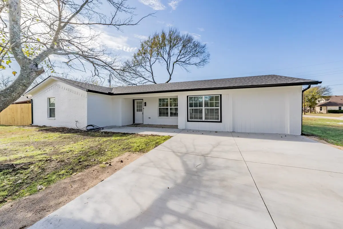 207 N Hickory Street, Venus, TX 76084 - Image #1