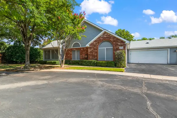 1023 Bridges Drive, Arlington, TX 76012