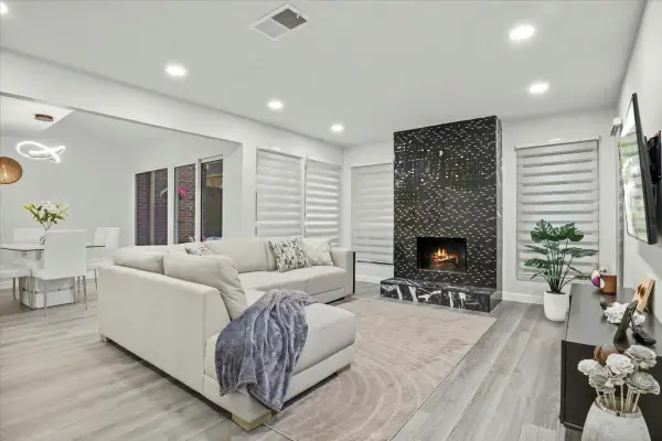 1916 Shorewood Drive, Grapevine, TX 76051