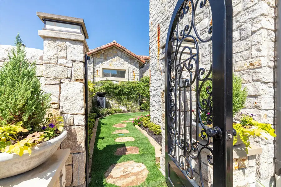 6800 Dalmatia Drive, McKinney, TX 75072 - Image #2