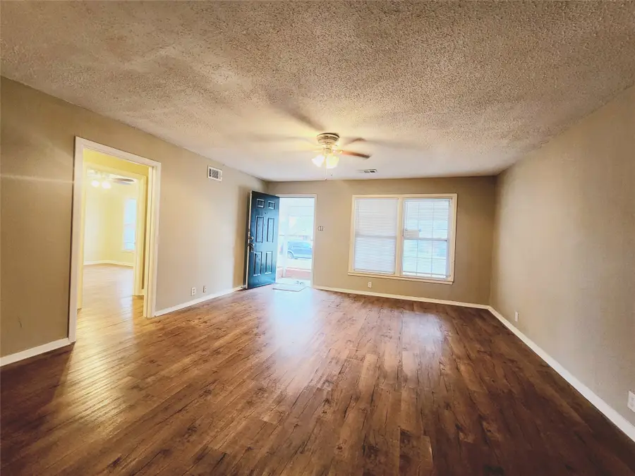 739 S Andrews Avenue, Sherman, TX 75090 - Image #2