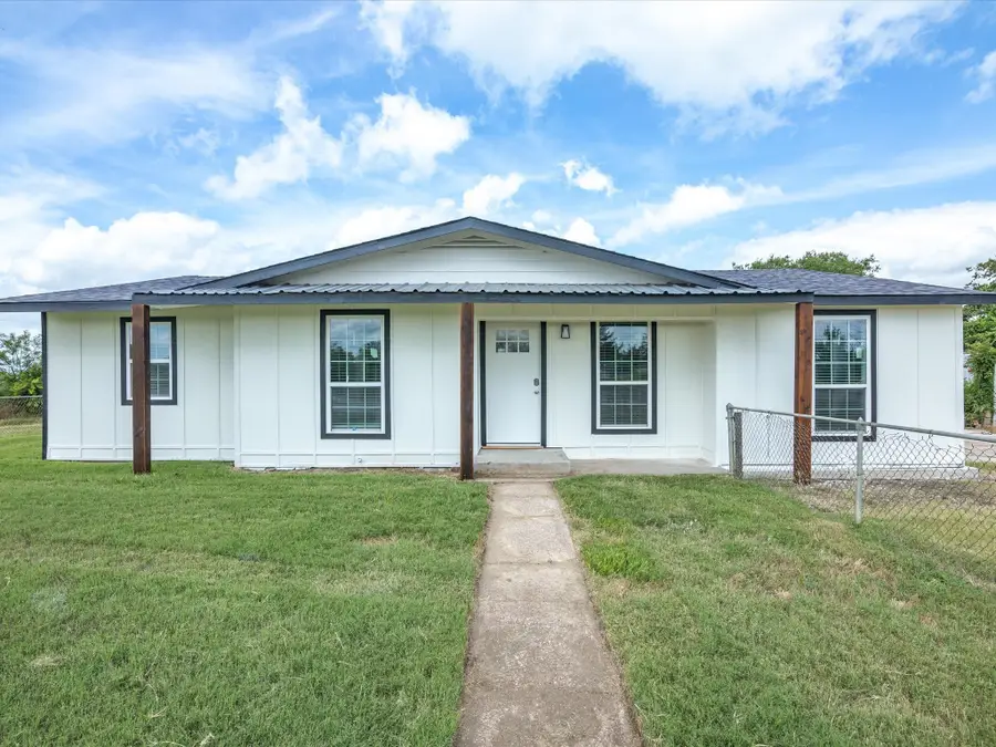 526 Jack Grace Hill Road, Bowie, TX 76230 - Image #3