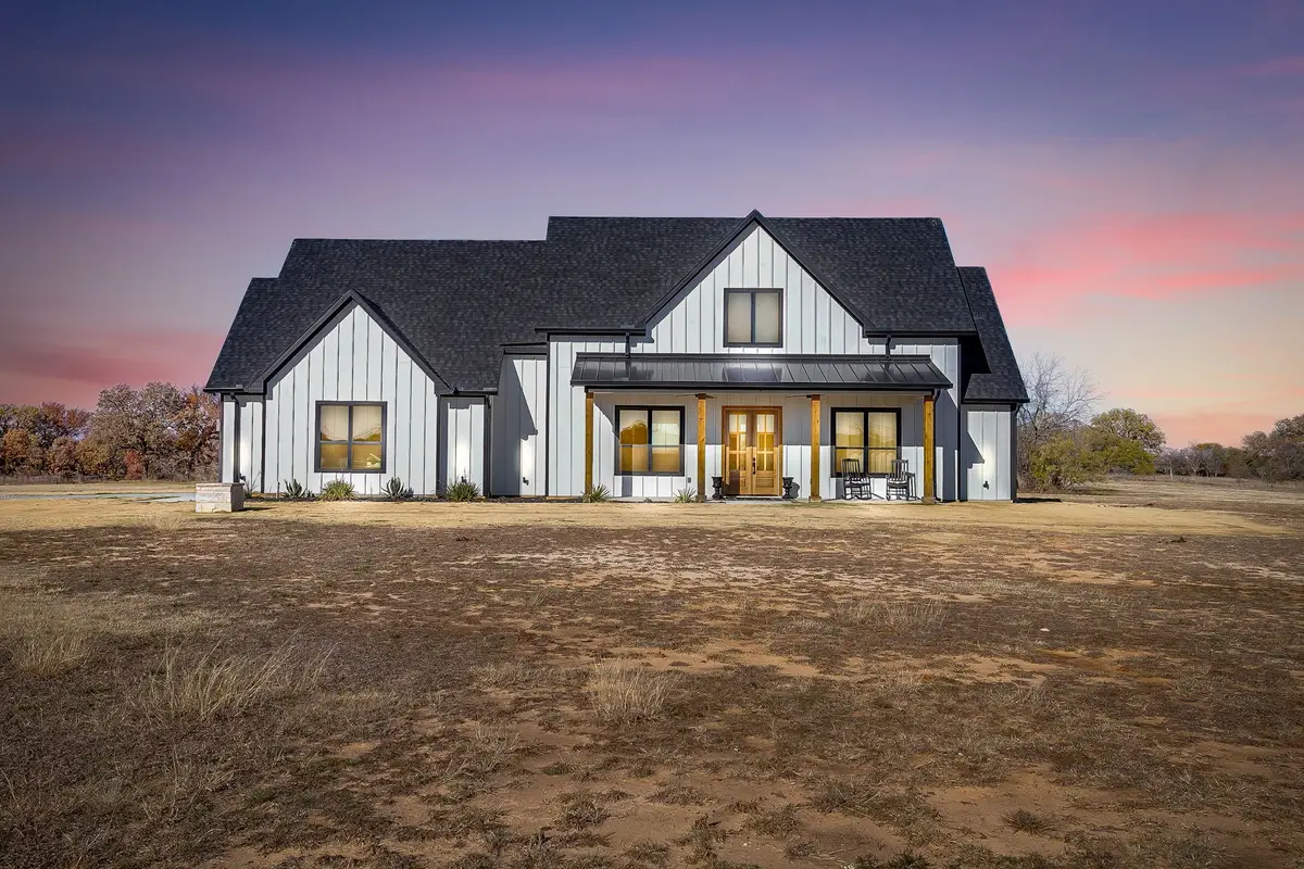 8140 Lavender Road, Springtown, TX 76082 - Image #1