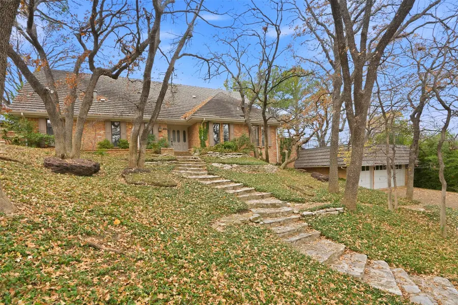 1004 Crowley Road, Arlington, TX 76012 - Image #2
