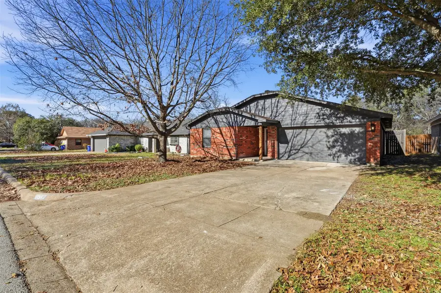 8512 Whitney Drive, White Settlement, TX 76108 - Image #2