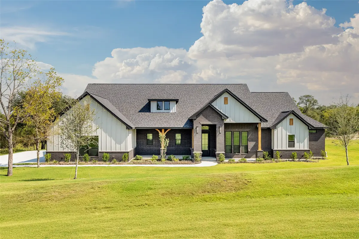 125 Oak Meadow Lane, Weatherford, TX 76085 - Image #1