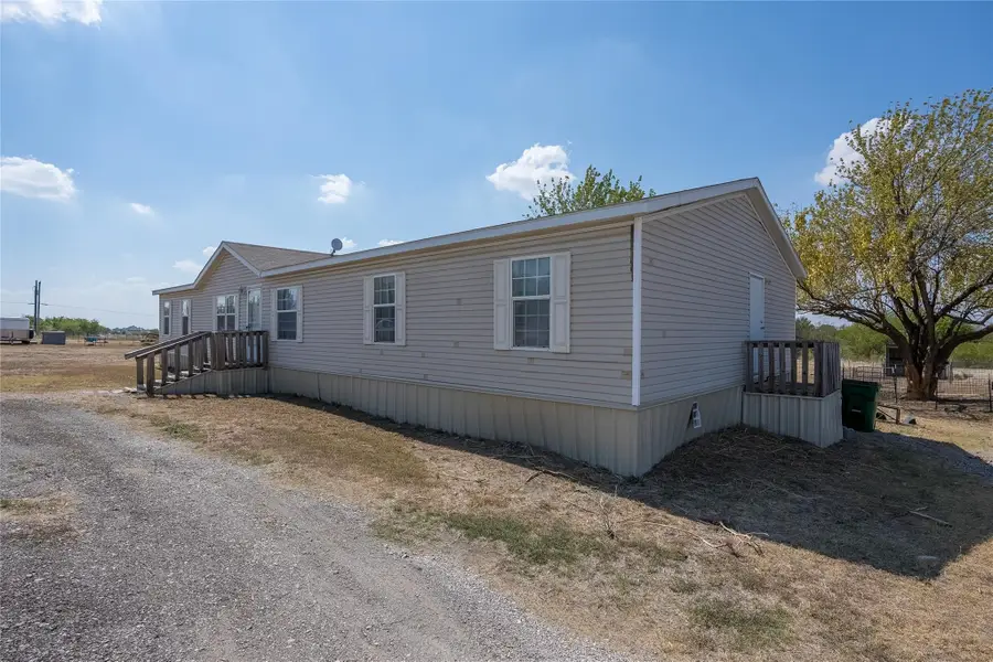 4260 Couch Road, Ponder, TX 76259 - Image #2