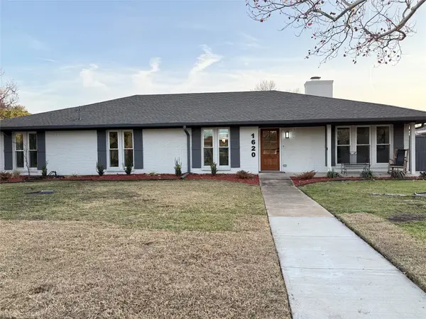 1620 Valleycrest Lane, Carrollton, TX 75006