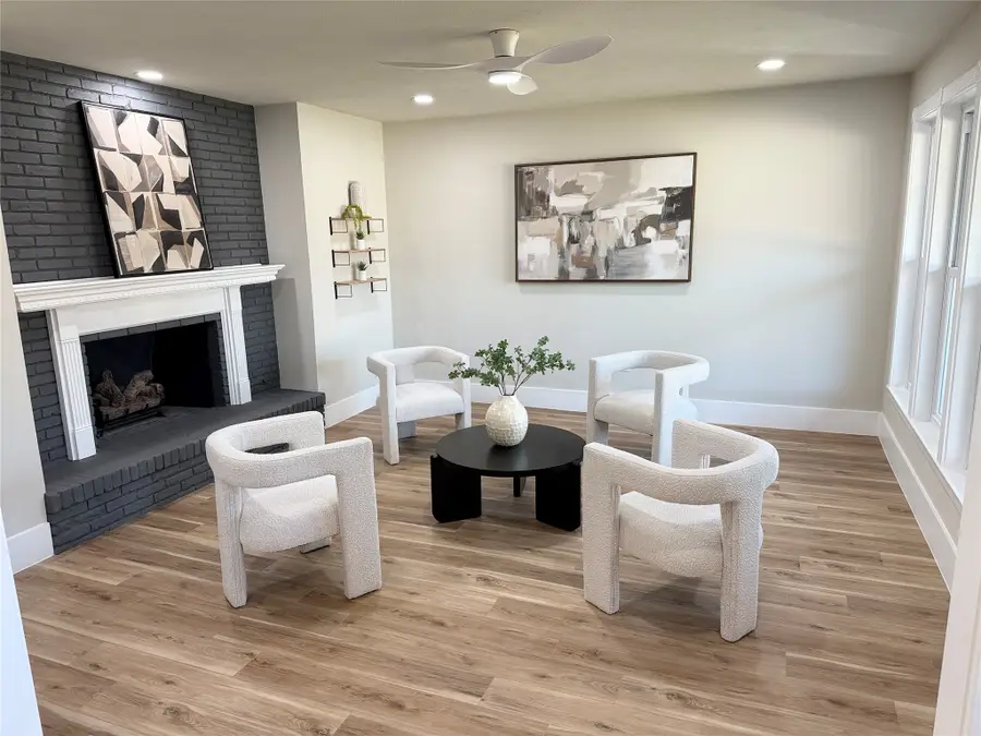 1620 Valleycrest Lane, Carrollton, TX 75006 - Image #3